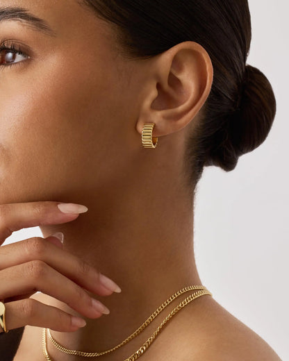 14K Gold Plated Chunky Lightweight Hoop Huggie Earrings for Women Chic Boho Ribbed Croissant Scallop Statement Jewelry Earrings